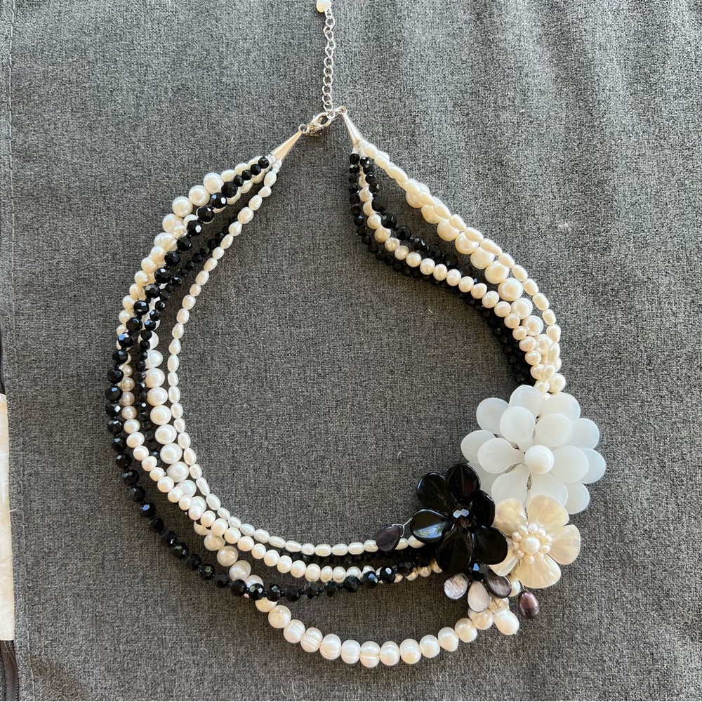 Elegant Black and White Floral Necklace